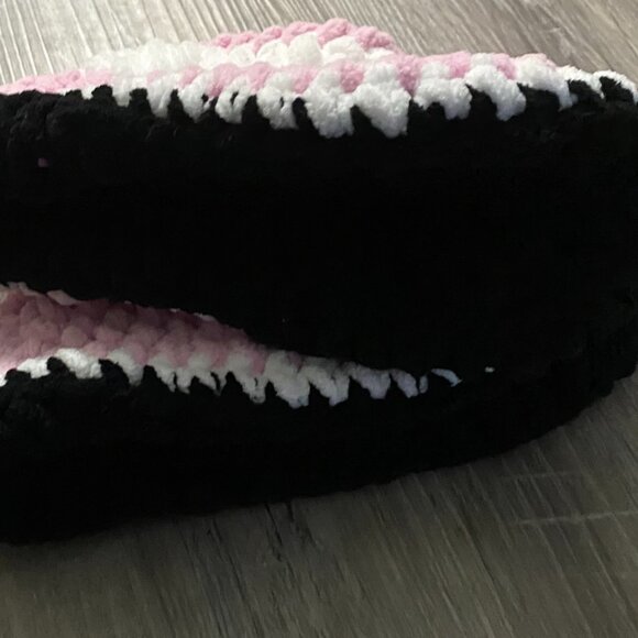 New Super Cozy soft slippers - All in Purple size 5/6 - nonslip bottoms - Picture 9 of 9